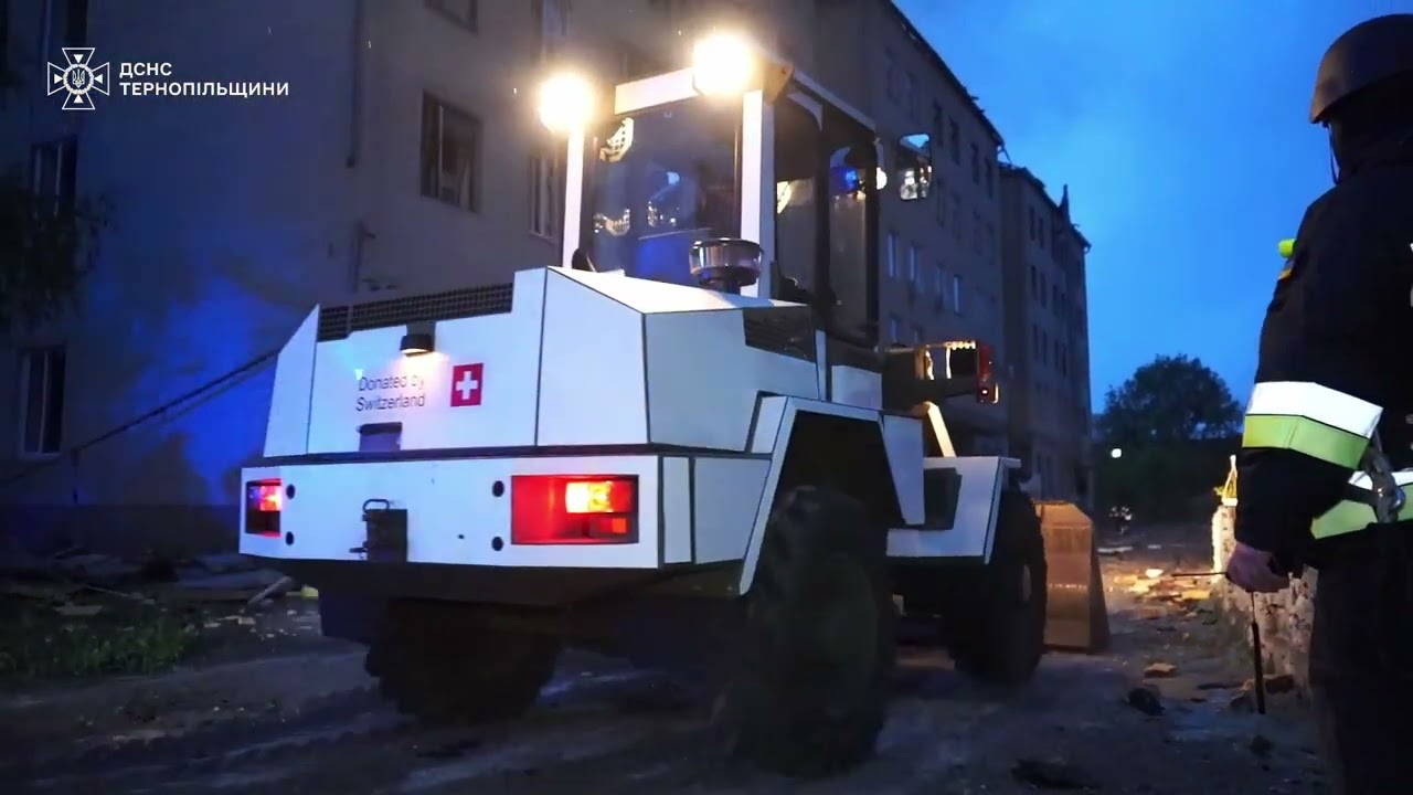 Тернопільські рятувальники ліквідовують наслідки нічного удару