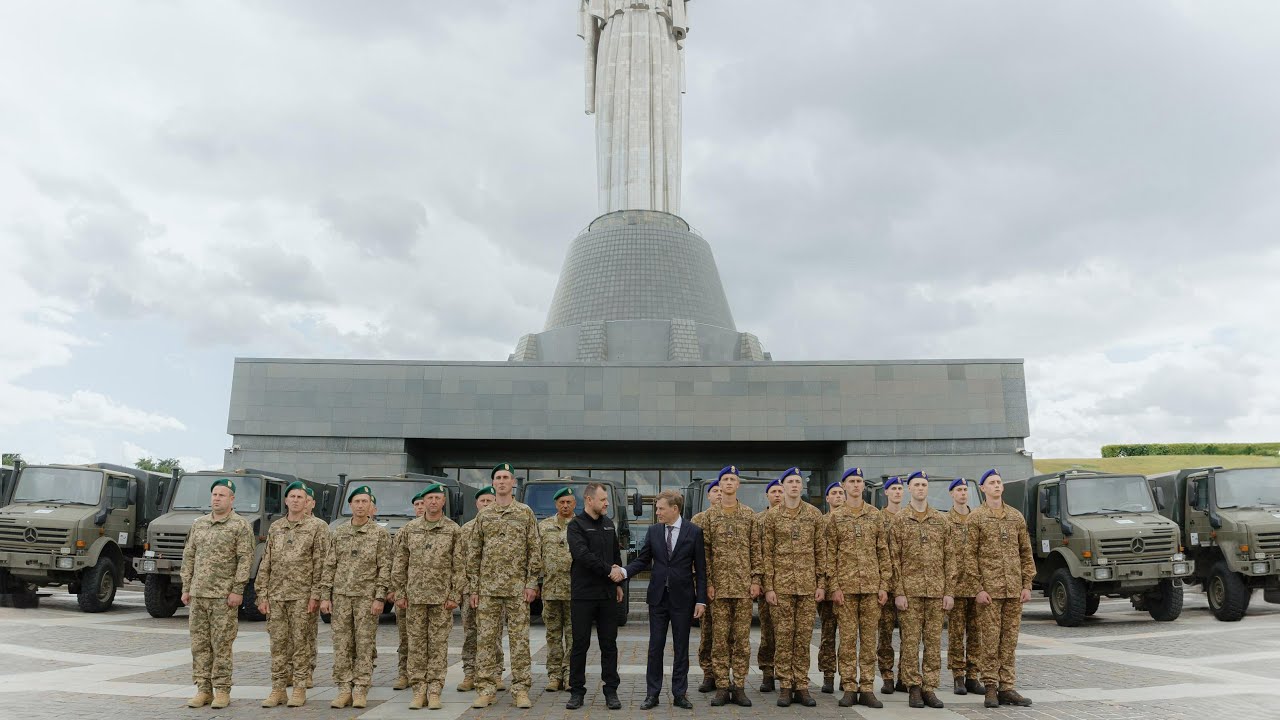 Глава МЗС Німеччини передав допомогу підрозділам МВС України