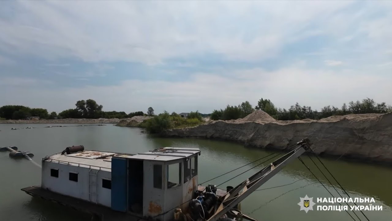 Поліція викрила масштабний незаконний видобуток піску, який міг спричинити екологічну катастрофу