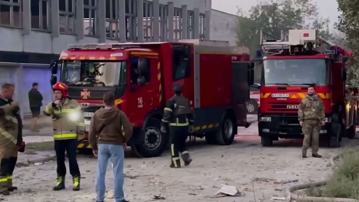 Володимир Зеленський: "Зараз у Києві триває розбір завалів"