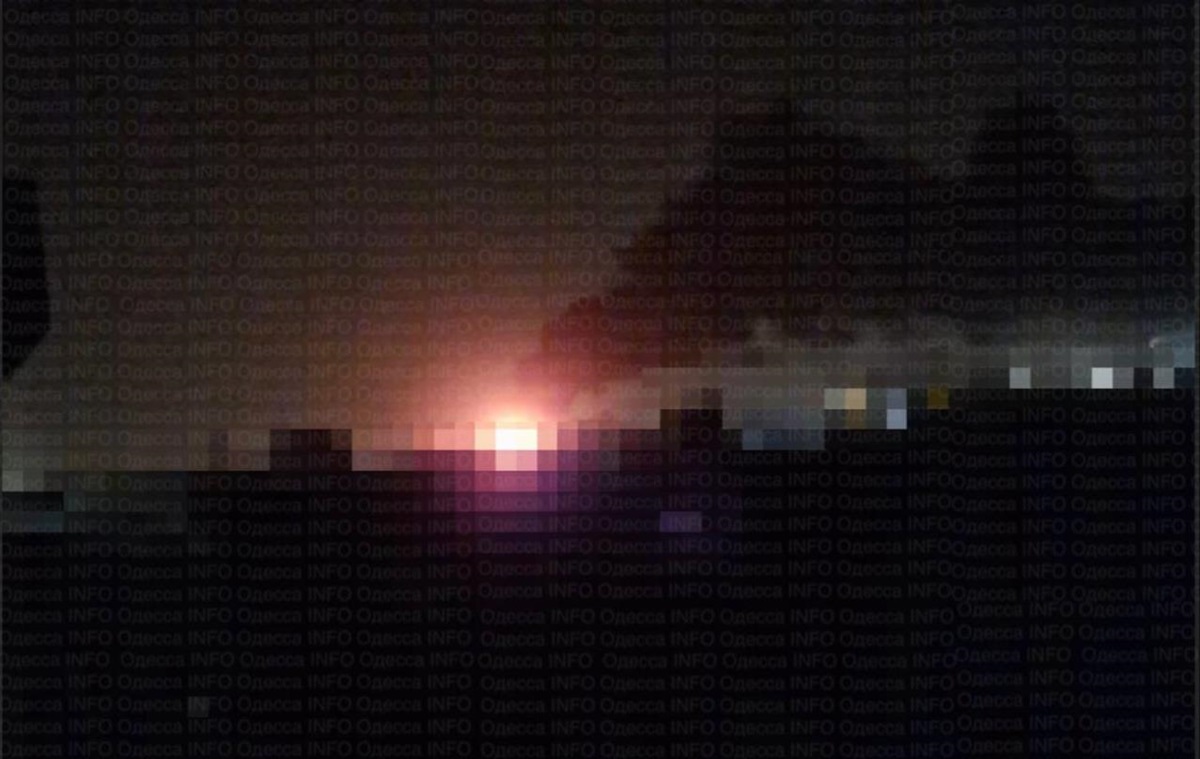 Новини України - У Чорноморську після атаки БПЛА спалахнули пожежі