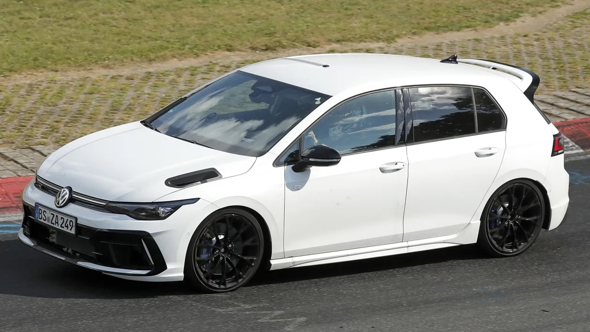 Авто новини - Volkswagen готує найпотужніший Golf R з мотором від Audi RS3