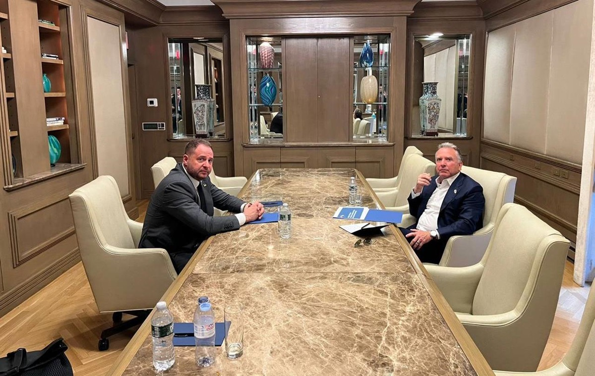 Новини України - Єрмак зустрівся з Віткоффом у Нью-Йорку