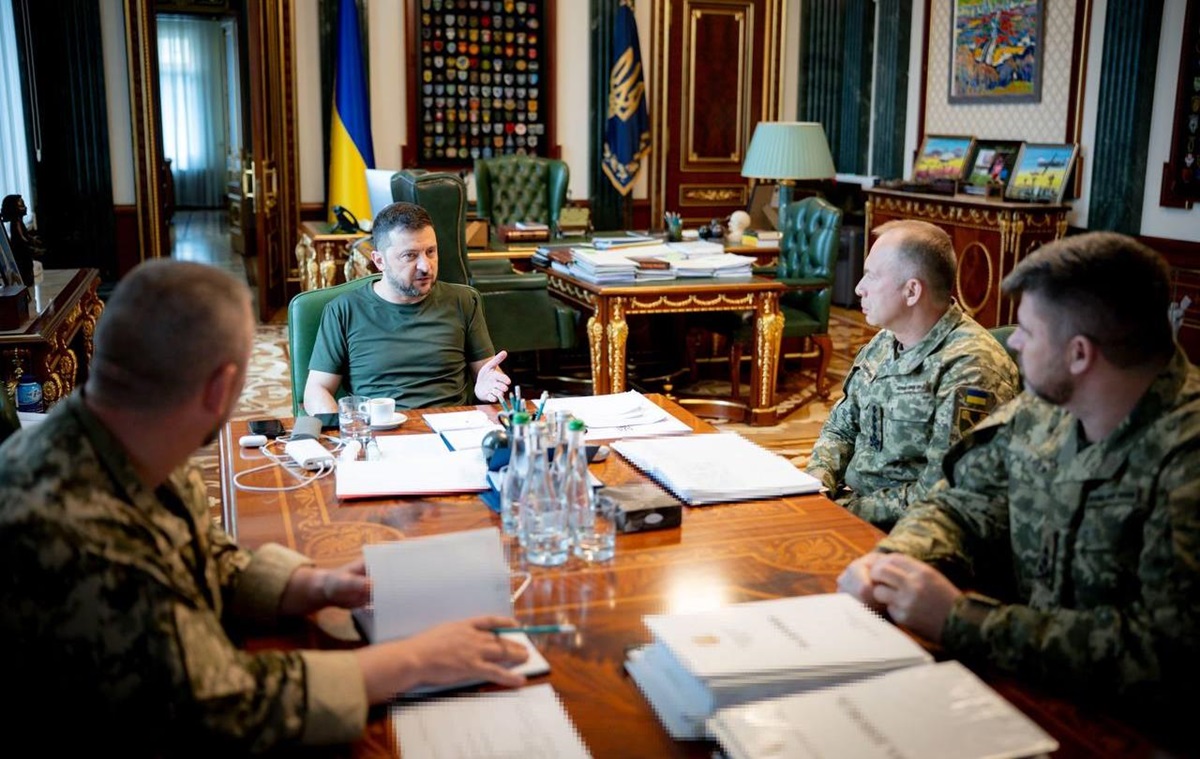 Новини України - Зеленський обговорив з військовими резерви для ЗСУ