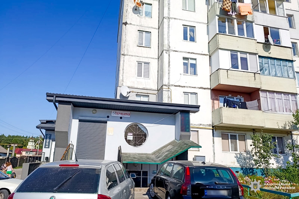 Новини України - На Рівненщині трирічна дитина випала з шостого поверху