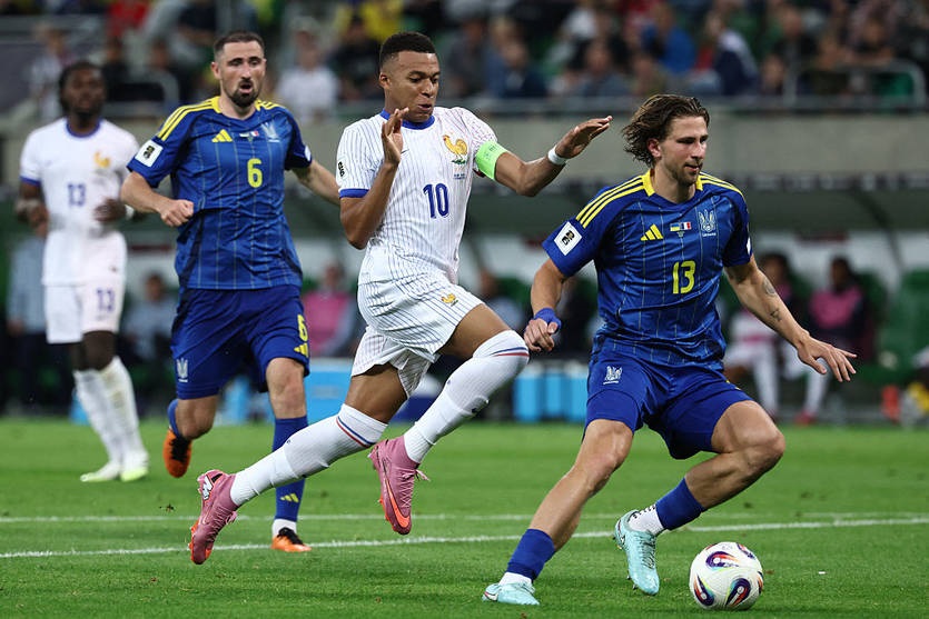 Новини спорту - Переможні французи збиткують над збірною України з рахунком 2:0