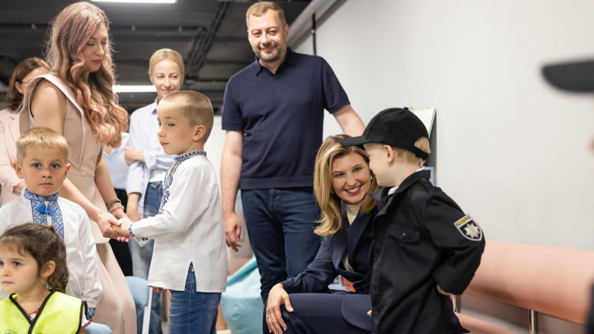 Перша леді України разом із командою Фундації відвідала укриття та Школу Супергероїв на Чернігівщині