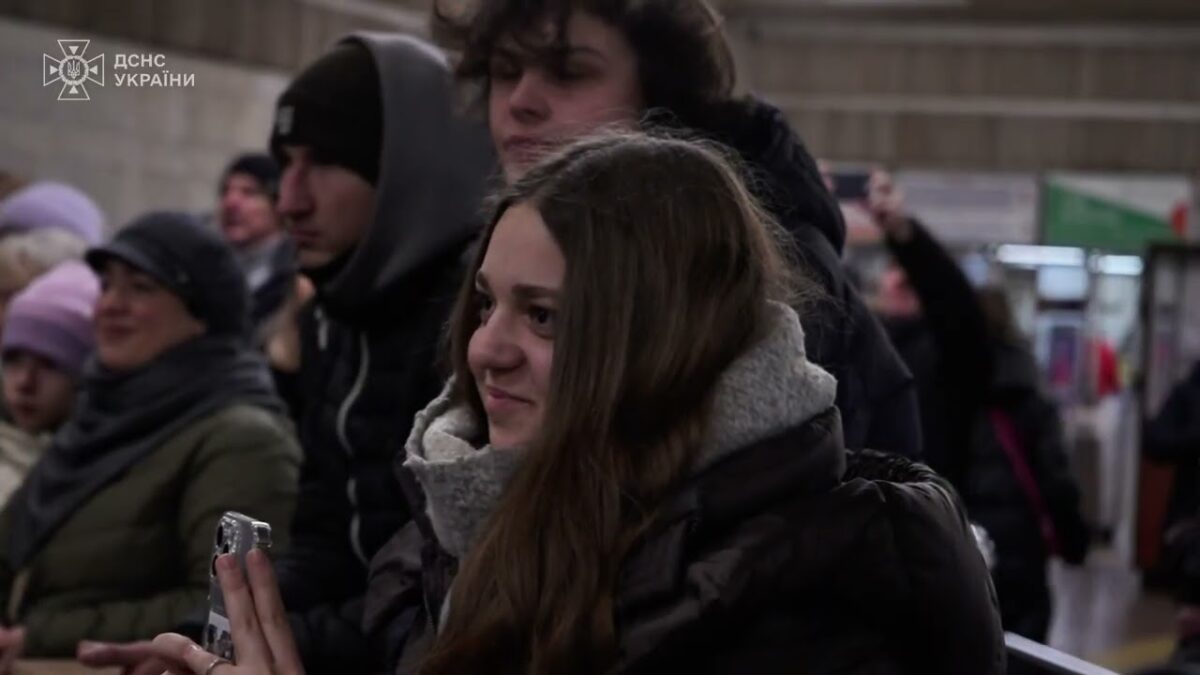 Музика, що єднає: Оркестр ДСНС привітав киян із прийдешнім Різдвом 🎄