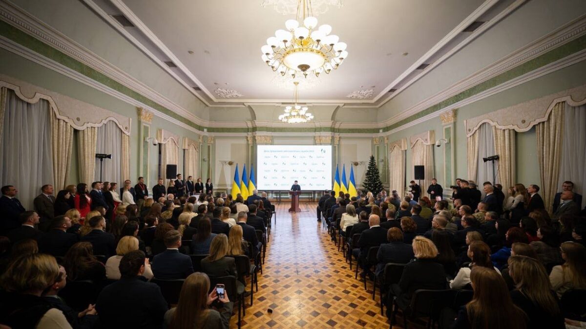 Володимир Зеленський привітав дипломатичних працівників із професійним святом