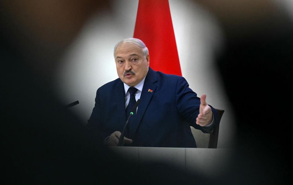 Новини світу - Лукашенко заявив про підготовку до війни