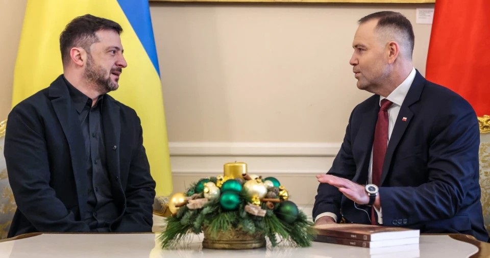 Новини України - Навроцький подарував Зеленському книгу про Волинську трагедію