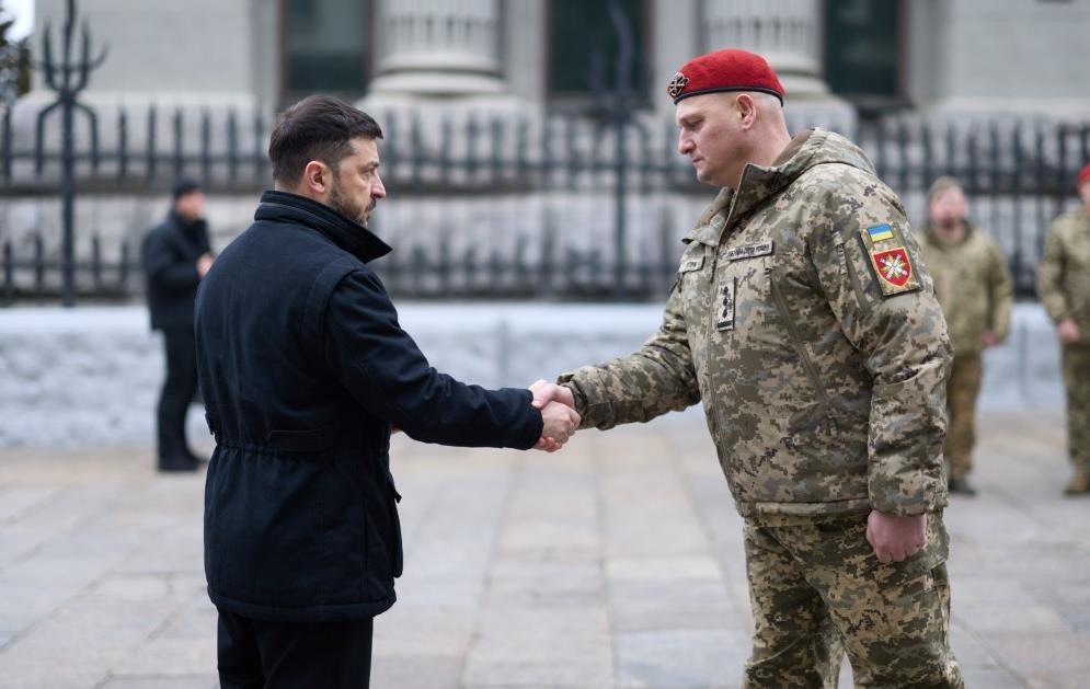 Новини України - Зеленський відзначив нагородами воїнів ракетних військ та артилерії