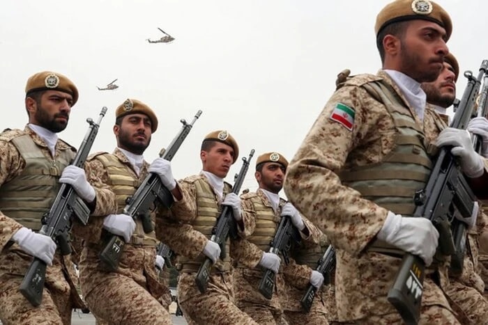 Новини світу - Іран закрив повітряний простір і привів війська у повну бойову готовність