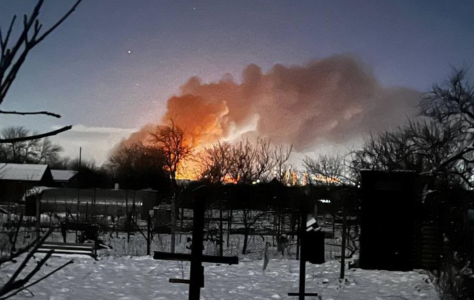 Новини світу - Перший пішов: РФ починає рік з палаючим НПЗ