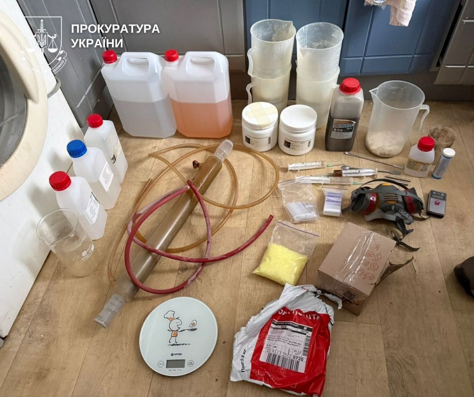 Новини Києва - У Києві викрили лабораторію з амфетаміну в орендованій квартирі